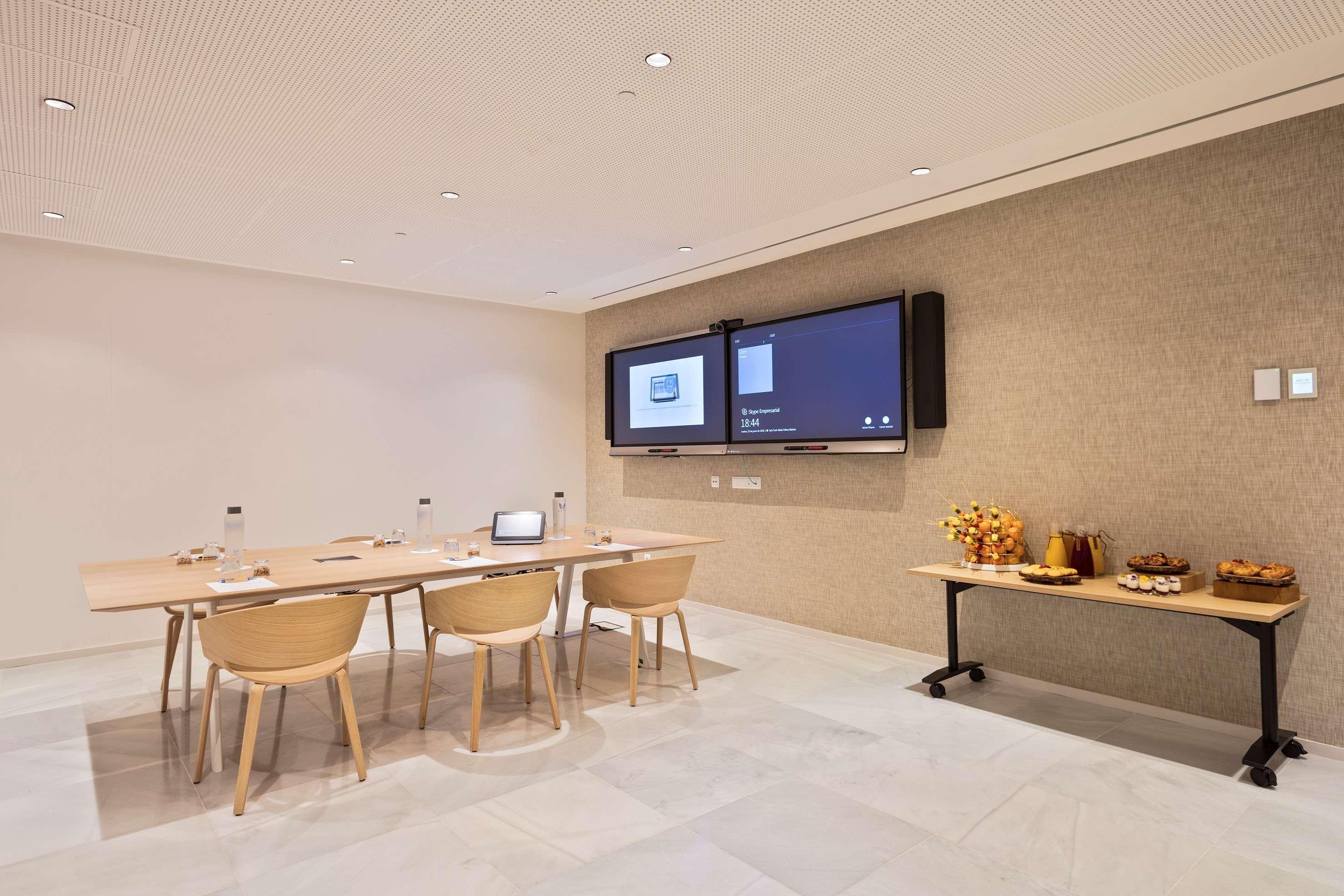 Hotel Meliá Palma Marina Esterno foto Meeting room with a video conference system