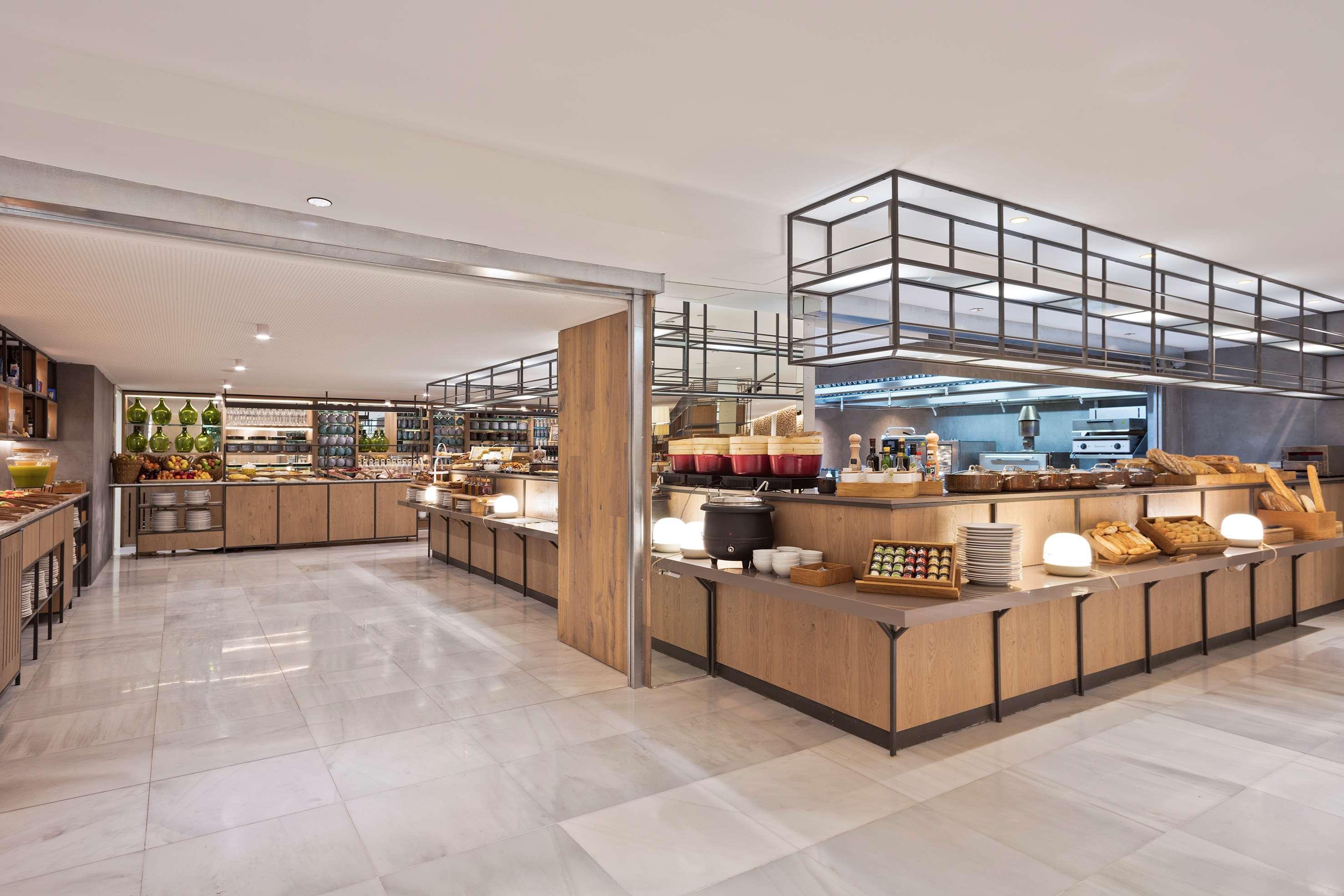 Hotel Meliá Palma Marina Esterno foto Breakfast buffet at the hotel