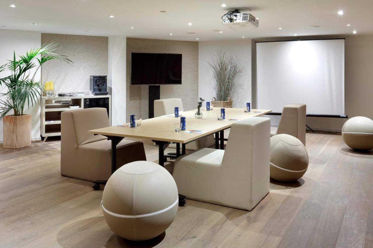 Hotel Meliá Palma Marina Esterno foto Meeting room with a table and chairs
